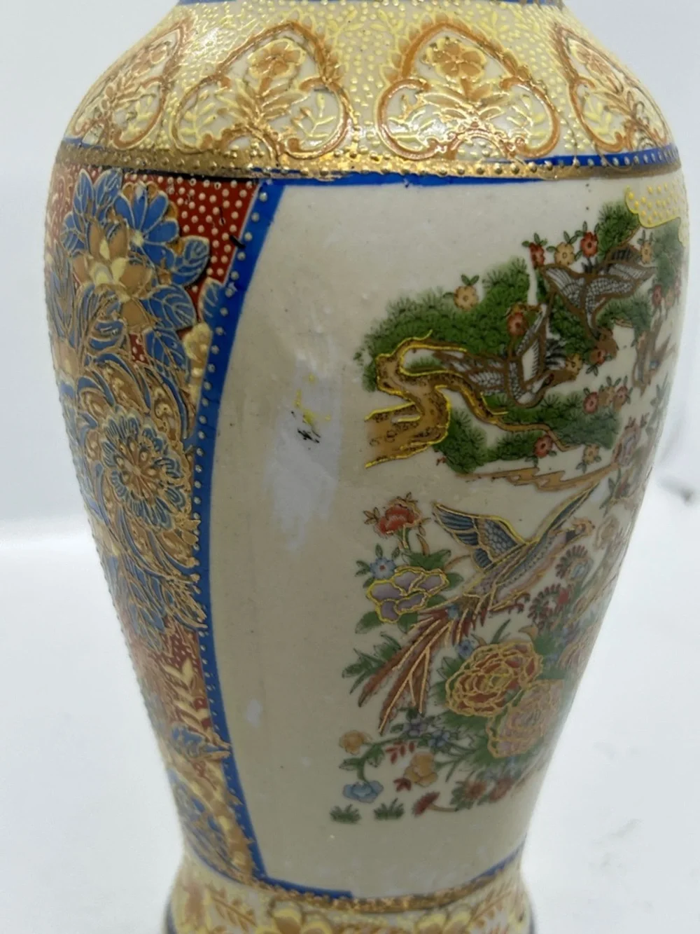 LARGE  SATSUMA 10-INCH HAND PAINTED  MID-20TH CENTURY VASE AMAZING ARTWORK!